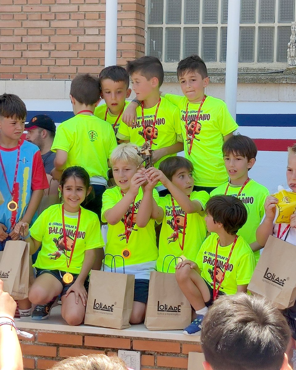 ¡Gran papel de nuestros equipos en el IV #TorneoBalonmano CBASA!
Prebenjamines, benjamines y alevines lo dieron todo en la pista 💪
👏 Orgullo de su juego, esfuerzo y deportividad.
¡Gracias, familias, y hasta el año que viene!
#Colegio #Litterator en #Aranjuez &gt; #SueñaCreativo