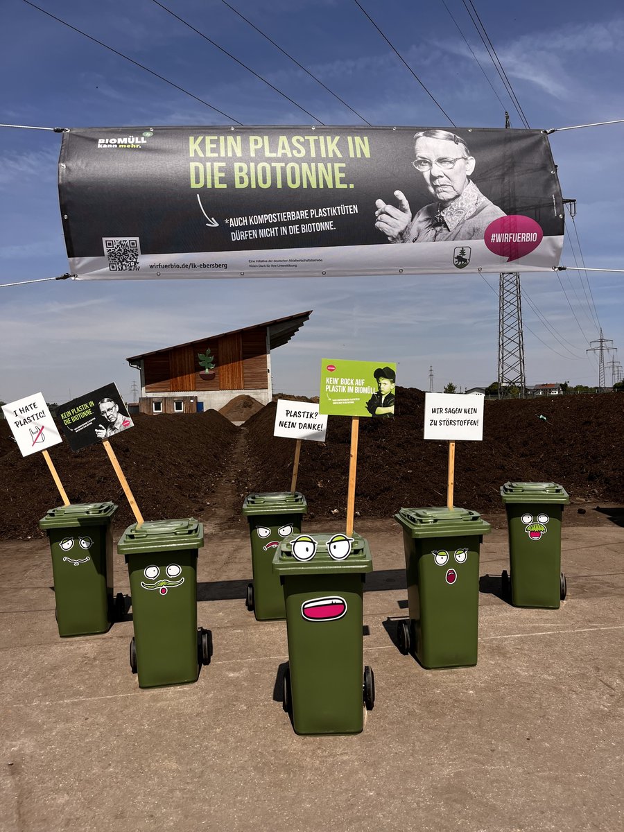Wir räumen in der Biotonne auf! Noch immer bilden Plastiktüten den größten Störstoffanteil im Bioabfall. Damit unser Biomüll zukünftig "bio" ist, machen wir bei  #wirfürbio mit. Unter wirfuerbio.de/lk-ebersberg erfahren Sie was in die Biotonne darf und was nicht. Machen Sie mit!