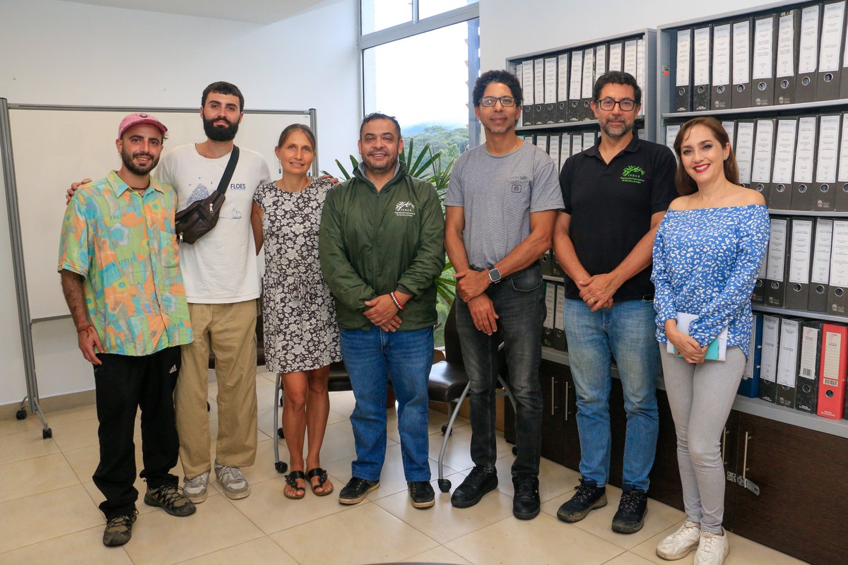 Recibimos la visita de una comitiva de la Organización Internacional del Bambú y Ratán (INBAR), encabezada por el Ing. Pablo Jácome, director regional para América Latina.

Representados por el Dr. Roldán Torres, vicerrector académico, reafirmamos nuestro compromiso de trabajo