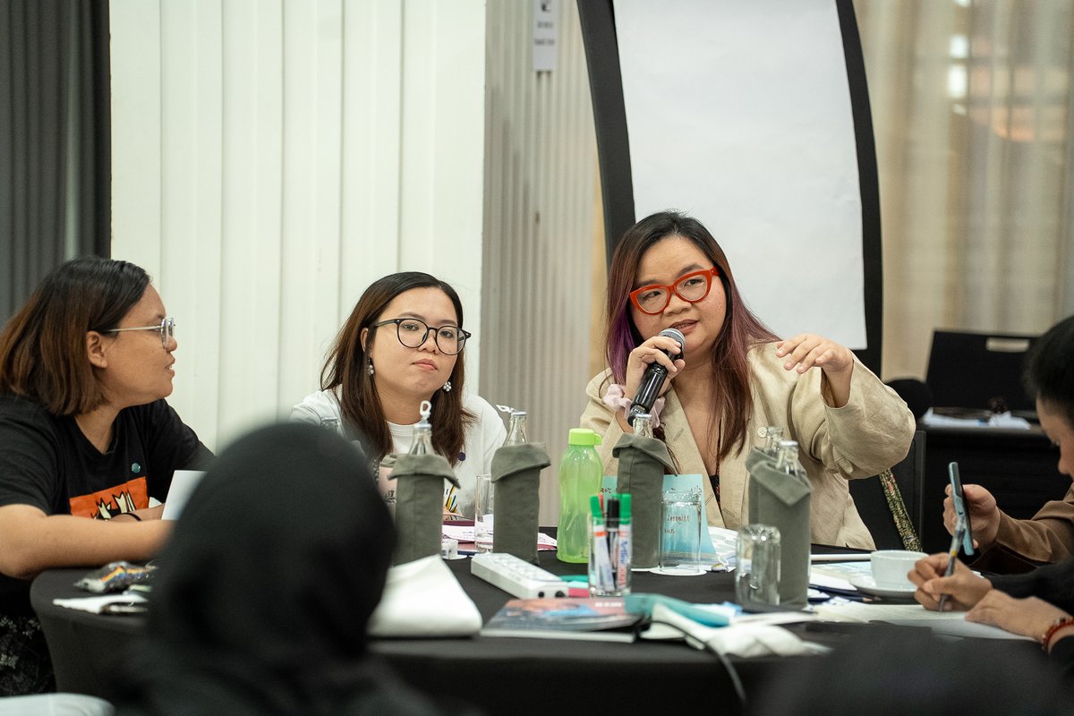 BizHRAsia_UNDP's tweet image. Today we kicked off our Digital Media Roundtable on BHR+E 🌱 with 20+ journalists from 🇮🇩🇲🇾🇲🇳🇹🇭
As part of #AgentsOfChange with @EU_FPI 🇪🇺, we’re strengthening 💪bottom-up journalism to expose harmful corporate practices & environmental harm & amplify unheard voices