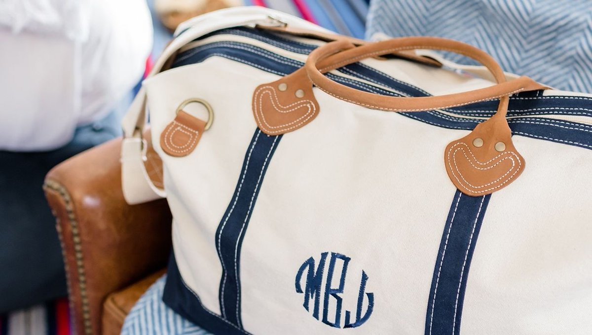 loveshorebags's tweet photo. Our Weekender Duffle Bag is carry-on ready! Made from sustainable heavyweight canvas and built to go wherever you do, it has leather details, an adjustable shoulder strap, and timeless styling. 
#WeekendReady #SustainableStyle #CanvasAndLeather. https://t.co/I5K9YmhFEr https://t.co/84XZSOW5lZ