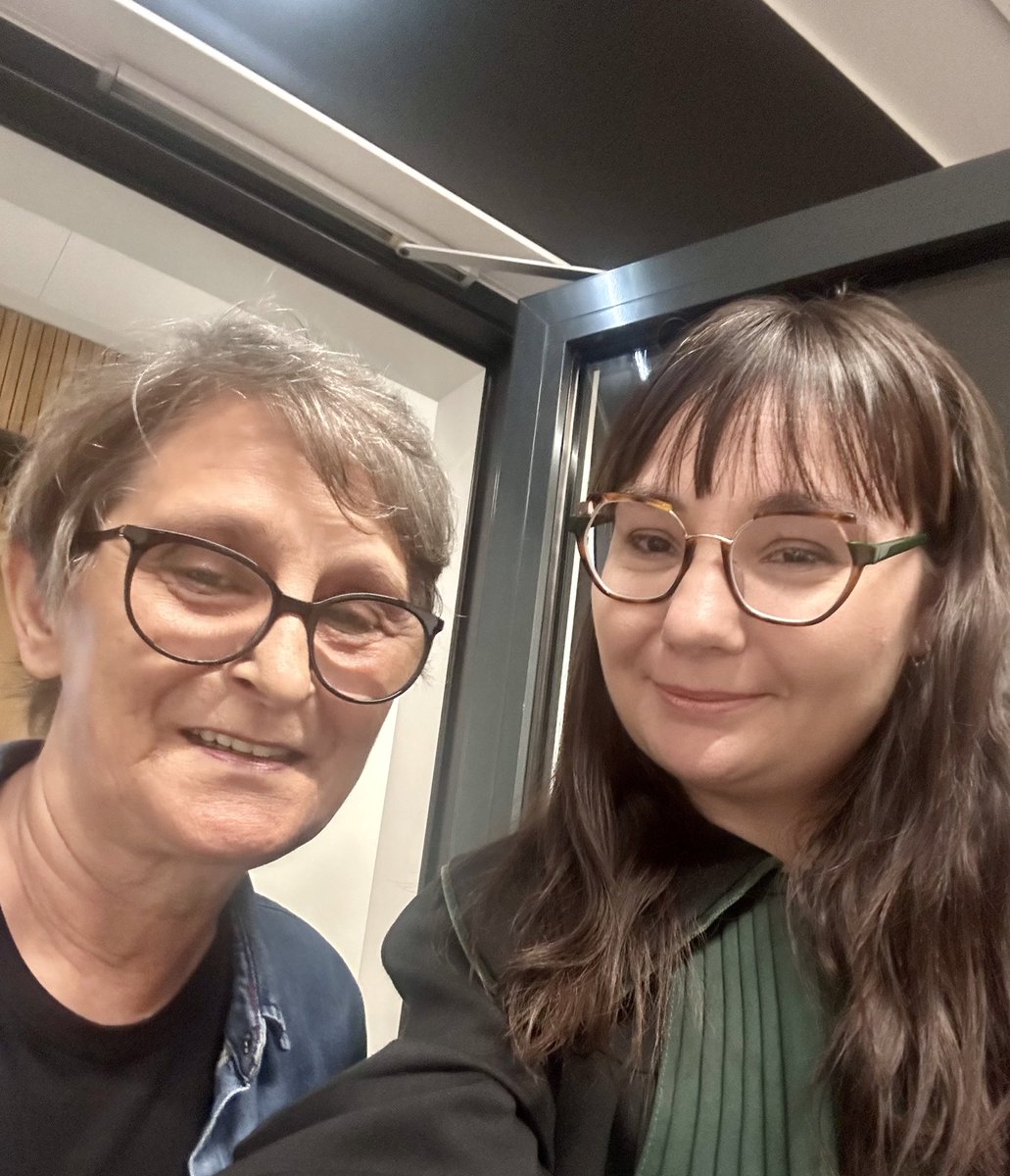 ‼️ W sprawie Pani Izabeli z Torunia zatrzymanej za wpis na temat Jerzego Owsiaka dzisiaj odbyła się pierwsza rozprawa.

Emerytka jest oskarżona o publiczne nawoływanie do popełnienia zbrodni i kierowania gróźb karalnych. Chodzi o jej komentarz na Facebooku, w którym skrytykowała