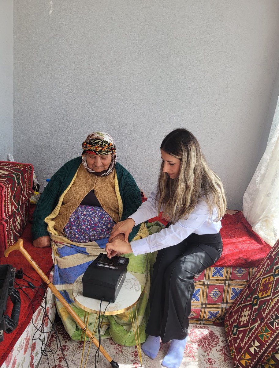 Kars İl Nüfus ve Vatandaşlık Müdürlüğü (@karsilnufus) on Twitter photo Digor İlçe Nüfus Müdürlüğümüzce “Adreste Nüfus Hizmeti” kapsamında hastalığı ve yaşlılığı nedeniyle Nüfus Müdürlüğüne gelemeyen teyzemizin T.C. kimlik kartı başvurus ikamet adresinde alınmıştır.
<a href="/TCNufus/">Nüfus ve Vatandaşlık İşleri Genel Müdürlüğü</a> <a href="/KarsValiligi/">T.C. Kars Valiliği</a> <a href="/itasyapan/">İbrahim Taşyapan</a> <a href="/ziyapolat73/">Ziya POLAT</a> Digor İlçe Nüfus Müdürlüğümüzce “Adreste Nüfus Hizmeti” kapsamında hastalığı ve yaşlılığı nedeniyle Nüfus Müdürlüğüne gelemeyen teyzemizin T.C. kimlik kartı başvurus ikamet adresinde alınmıştır.
<a href="/TCNufus/">Nüfus ve Vatandaşlık İşleri Genel Müdürlüğü</a> <a href="/KarsValiligi/">T.C. Kars Valiliği</a> <a href="/itasyapan/">İbrahim Taşyapan</a> <a href="/ziyapolat73/">Ziya POLAT</a>