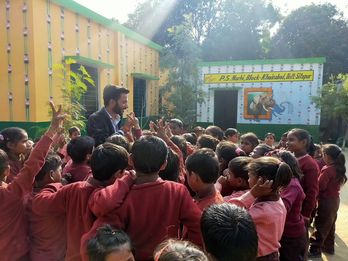 NeeteshDELED19's tweet photo. DIGITAL INDIA के दौर में ये बच्चे अपना गांव छोड़ कर दूसरे गांव पढ़ने जायेगे क्योंकि बीजेपी सरकार ने विद्यालय बंद कर देने का आदेश दिया है गरीब परिवार के बच्चे अब अपने गांव में पड़ नहीं सकते 
इन बच्चों के साथ अन्याय नहीं होने देंगे पूरा BTC परिवार आपके साथ है👏
#SaveVillageSchool https://t.co/tLeZaa90KX