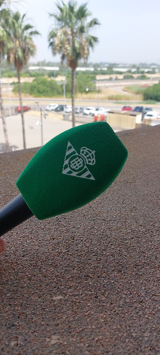 🔊Hoy, volvemos con la emisión en #RealBetisRadio en 
FM 96.8FM 

Desde la Cartuja, a las 15:00h #HoraBetis con toda la actualidad del #RealBetis