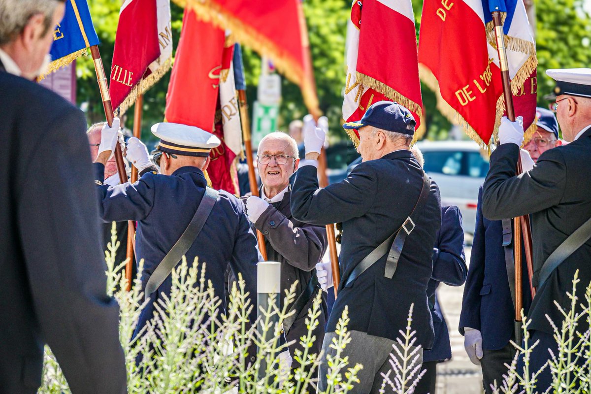 🕊️ Ce matin, <a href="/ArriveBenoit/">Arrivé Benoît</a> et les élus de #CherbourgEnCotentin ont commémoré l’#AppelDu18Juin lancé par le Général de Gaulle en 1940.
Un moment de mémoire pour saluer celles et ceux qui ont lutté pour la liberté 🇫🇷
 🎙️ "La flamme de la résistance ne s’éteindra pas."