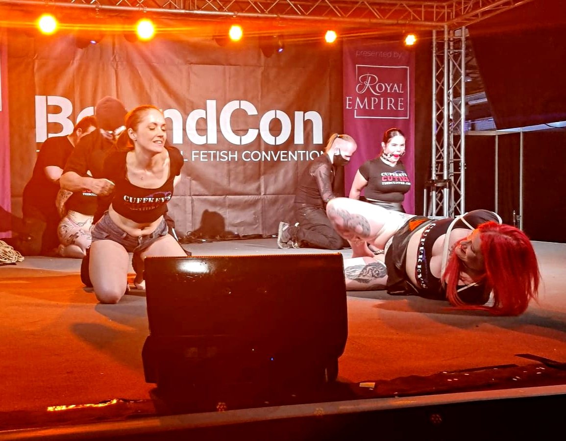 ragnar_raven_'s tweet image. On @BoundCon_Munich I had the chance to tie my beautiful @Bella_Love_20 up for the first time on stage.

Many thanks to @cuffkey for inviting us to the team! 🍀👍🏻

Photo by @darkcell_uk

With: @AlexRope @shelley_frayja @rachel_adams2 @SofieJenkins21

Absolutely amazing 😍