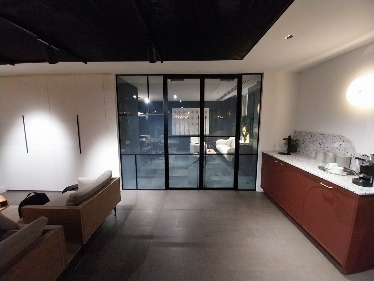 ESG’s glass portfolio consists of security options, switchable and acoustic solutions. All comply with modern architectural requirements without sacrificing performance.
View our range bit.ly/3L2thaf
#GlassSolutions #ArchitecturalGlass #SpecialistGlazing