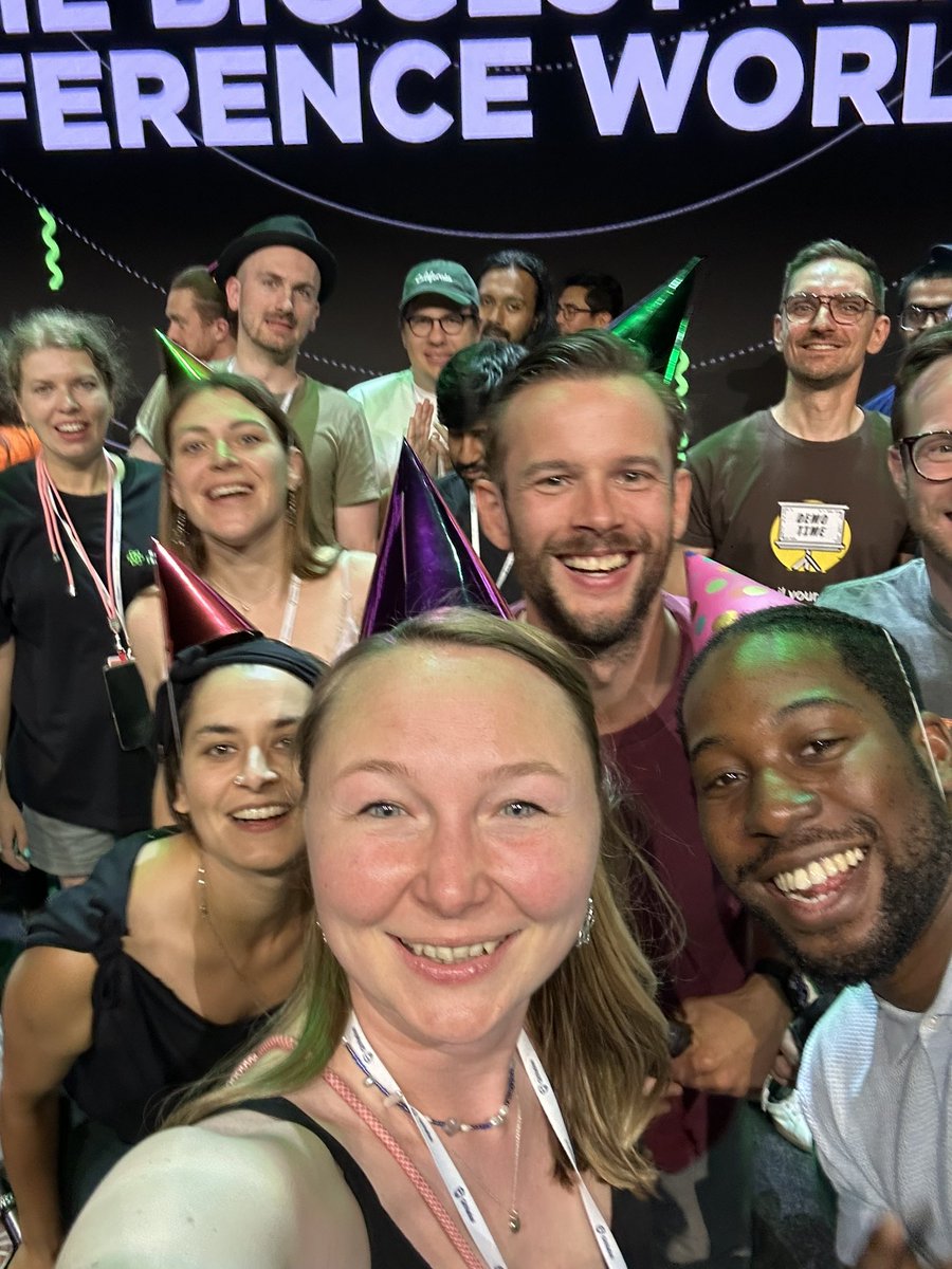 DariaShabala's tweet image. Can’t believe we just had the 10th edition of #reactsummit and can’t believe it’s over 🥲 Thank you everyone involved: speakers, MCs, program committee, team, volunteers!!! 💚 imo, it was awesome! 🤩