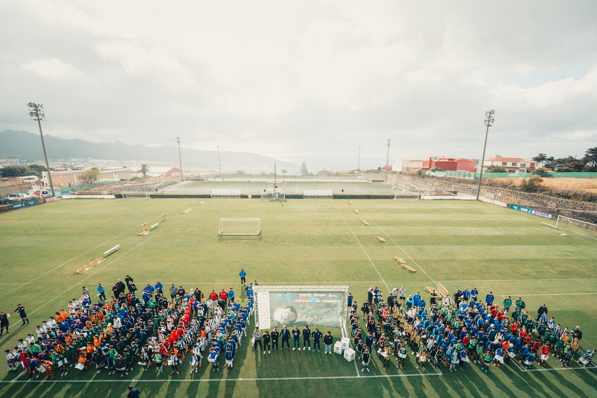 CD Tenerife 🏴 (@cdtoficial) on Twitter photo 🧒🏼⚽️👦🏽 Medio millar de participantes dan brillo a la clausura del programa #UnidosXelTenerife ⚪️🔵
🎥 clubdeportivotenerife.es/noticias/medio…
#DiSAFÍO <a href="/CDTFundacion/">Fundación Canaria CD Tenerife 🏴</a> <a href="/CdtCantera/">CanteraCDT 🏴</a> <a href="/PresiCan/">Presidencia GobCan</a> <a href="/Deportecanario/">Deporte canario</a> <a href="/PresidenteCDT/">Felipe Miñambres Fernández</a> <a href="/DXTenerife/">Deportes Tenerife</a> 🧒🏼⚽️👦🏽 Medio millar de participantes dan brillo a la clausura del programa #UnidosXelTenerife ⚪️🔵
🎥 clubdeportivotenerife.es/noticias/medio…
#DiSAFÍO <a href="/CDTFundacion/">Fundación Canaria CD Tenerife 🏴</a> <a href="/CdtCantera/">CanteraCDT 🏴</a> <a href="/PresiCan/">Presidencia GobCan</a> <a href="/Deportecanario/">Deporte canario</a> <a href="/PresidenteCDT/">Felipe Miñambres Fernández</a> <a href="/DXTenerife/">Deportes Tenerife</a>