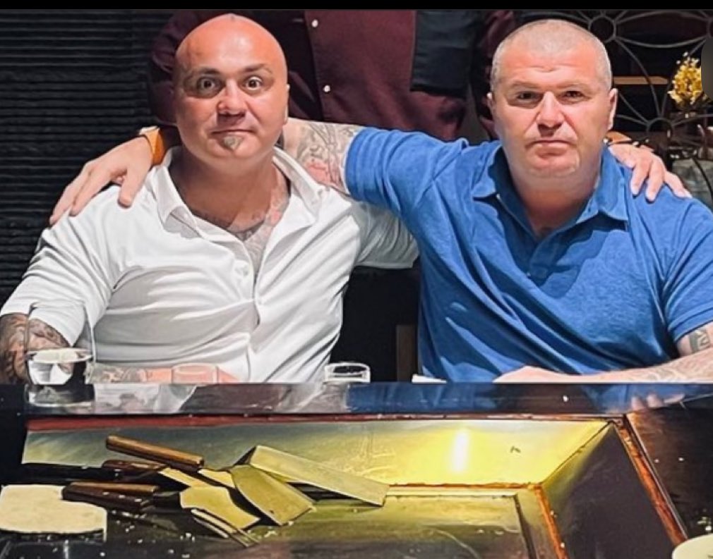 AllesHakeemH's tweet photo. Wie ich und mein Kollege beim China all you can eat sitzen und sagen der Laden verdient heute kein Cent an uns https://t.co/h1J2U1Ejpt