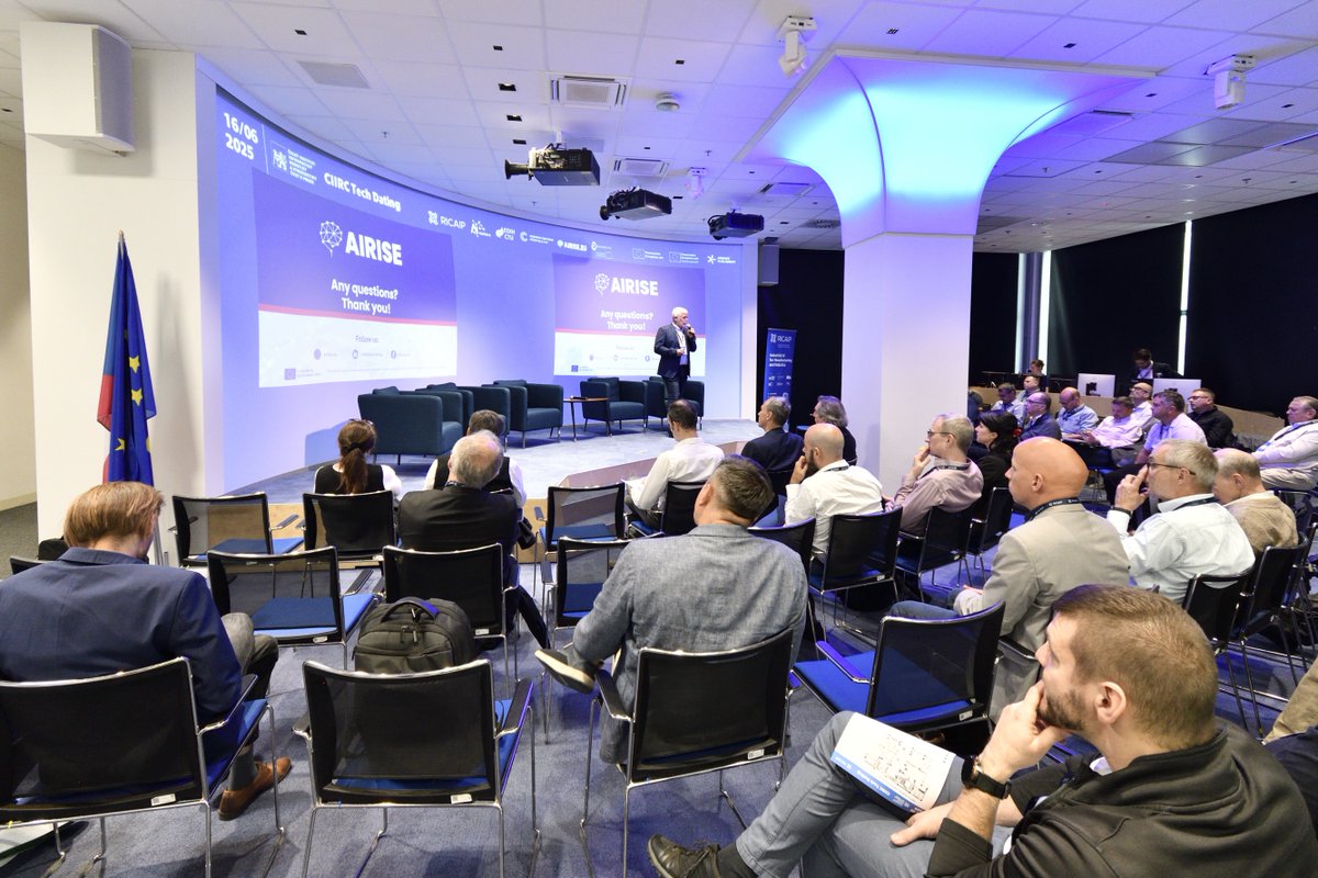 CIIRCCTU's tweet image. Tech dating na CIIRC ČVUT!
Desítky firem, 23 interaktivních stanovišť ⚙️, 1-1 konzultace 🧠, panelová diskuze 💬 i Open Innovation Breakfast ☕ – tak jsme propojili výzkum a průmysl pod jednou střechou.
@NCP4.0, @RICAIP_EU, @EDIH CTU, @AI-MATTERS a @ EIT Manufacturing