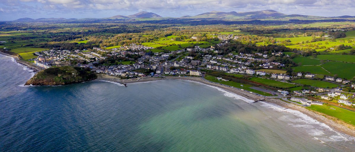 📍Cricieth

Boed yn ymweliad i'r Castell, pori drwy gynnyrch lleol yn y siopau neu fwynhau pryd o fwyd yn un o'r bwytai - mae na 'rywbeth i bawb!🗺️

Cynlluniwch eich ymweliad nesaf👉visitsnowdonia.info/cy/criccieth

#CroesoEryri #CroesoCymru #Cymru #Eryri #PenLlŷn