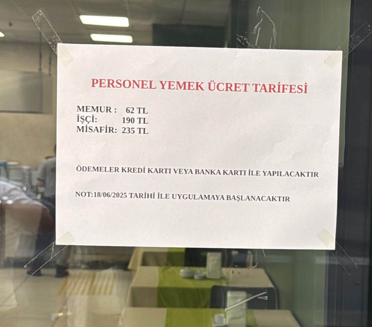 AK Parti’den CHP’ye geçen Eyüpsultan Belediyesi’nde aşevinde hazırlanan ve işçilere sunulan günlük yemek ücreti 20 TL’den 190 TL’ye yükseltildi. 

Memur yemek bedeli 62 TL, misafir yemek bedeli ise 235 TL olarak belirlendi.