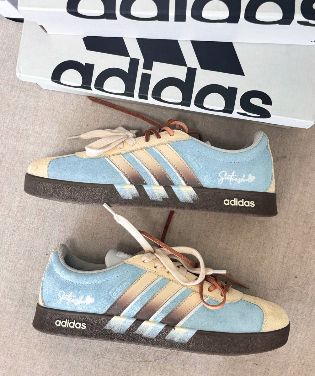Wanawannn's tweet photo. Adidas neo VL Court Blue Soda 🥤🩵

สีฟ้าสุดแสนน่ารัก ตัดเหลืองทองกรุบๆรุ่นนี้ใส่สบาย ไม่ปวดเท้านะคะ ดีเทลทุกจุดคือทำถึงสุ้บๆ 😍ราคา 3,390.- ส่งฟรี (มัดจำได้ 50%) https://t.co/FRY5M7JoG1