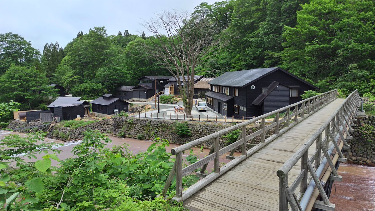 鄙びた山の湯治場からハイクラスなお宿に生まれ変わった孫六温泉　六庵で立寄り入浴してきました。
湯巡り帳と一番安い700円のプランでは男女別内湯の唐子の湯のみ利用可能。
湯の香りや浴感は以前とあまり変わらない感じで良かったですが外観が変わり過ぎて孫六温泉に入った気がしませんでした。😅