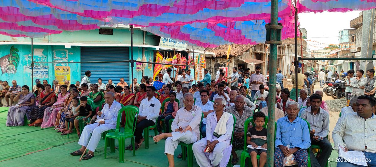 SamitiSinapali's tweet photo. ରାଜ୍ୟ ସରକାର ଙ୍କ ଏକ ବର୍ଷ ପୂର୍ତ୍ତି ଅବସରରେ ଆଜି  ତା ୧୮.୦୬.୨୦୨୫"ବିକାଶ ବାହନ" ଯାତ୍ରା ସିନାପାଲି ବ୍ଲକ ସିନପାଲି ଗ୍ରାମପଞ୍ଚାୟତ ଗସ୍ତ କରିଛି ।
@CMO_Odisha
@DM_Nuapada
@NAdministration
#BikashBahanYatra #OneYearOfMohanMajhi​ #BarshaEkUpalabdhiAnek #OneYearOfSushasan​ #LokankaSarkar #Odisha https://t.co/Aq8ZFn6D1U