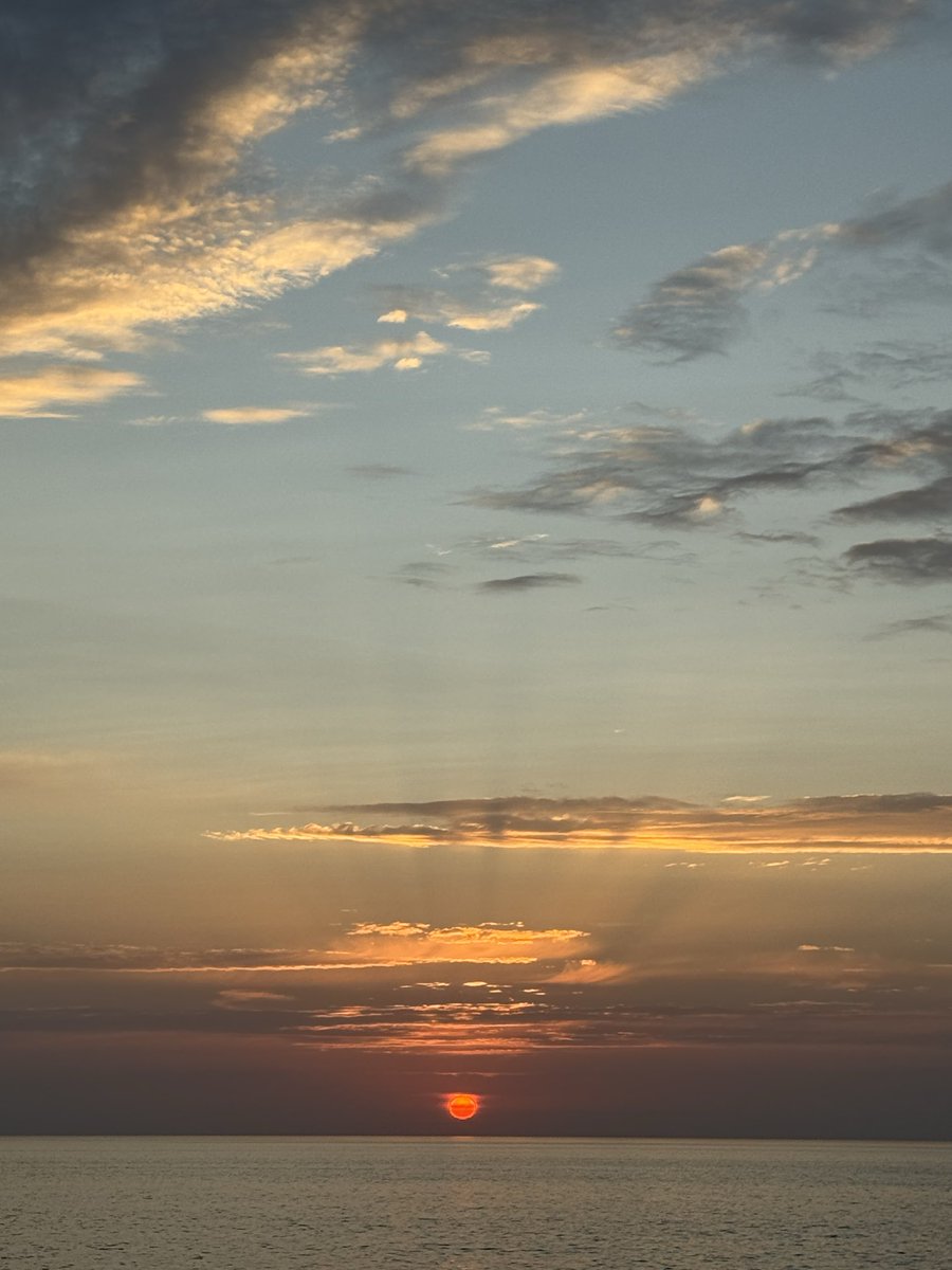 光を放って✨️✨️✨️
#夕陽
#日本海