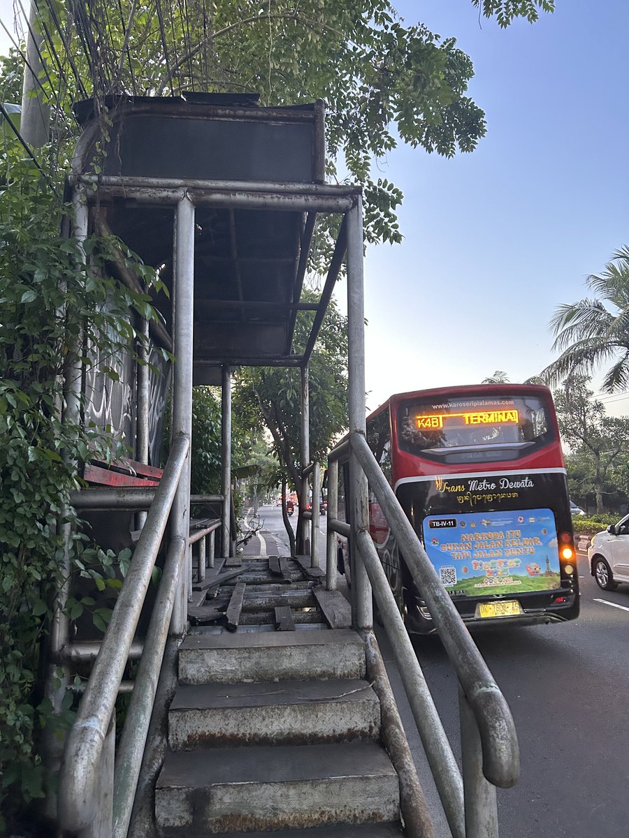 Suindra Wiranata (@suindraw) on Twitter photo Rabu perjalanan sebagai pengguna transum di Aglomerasi Sarbagita diantara masyarakat yang lain masih nyaman dengan kendaraan pribadi nya <a href="/anamazingbali/">𝗕𝗔𝗟𝗜 ᬩᬮᬶ</a> <a href="/BaleBengong/">BaleBengong</a> <a href="/stravenues/">Txt Tata Kota - The Urbanist Zine</a> <a href="/txttransportasi/">Txt Transportasi Umum</a> <a href="/transloop_id/">Transloop ∞</a> <a href="/BisKota_/">orang pun datang dan akan kembali</a> <a href="/itdpindonesia/">ITDP Indonesia</a> <a href="/GGGIIndonesia/">GGGI.Indonesia</a> <a href="/jalur5_/">Jalur5 Media</a> <a href="/HumasBali/">Pemerintah Provinsi Bali</a> Rabu perjalanan sebagai pengguna transum di Aglomerasi Sarbagita diantara masyarakat yang lain masih nyaman dengan kendaraan pribadi nya <a href="/anamazingbali/">𝗕𝗔𝗟𝗜 ᬩᬮᬶ</a> <a href="/BaleBengong/">BaleBengong</a> <a href="/stravenues/">Txt Tata Kota - The Urbanist Zine</a> <a href="/txttransportasi/">Txt Transportasi Umum</a> <a href="/transloop_id/">Transloop ∞</a> <a href="/BisKota_/">orang pun datang dan akan kembali</a> <a href="/itdpindonesia/">ITDP Indonesia</a> <a href="/GGGIIndonesia/">GGGI.Indonesia</a> <a href="/jalur5_/">Jalur5 Media</a> <a href="/HumasBali/">Pemerintah Provinsi Bali</a>