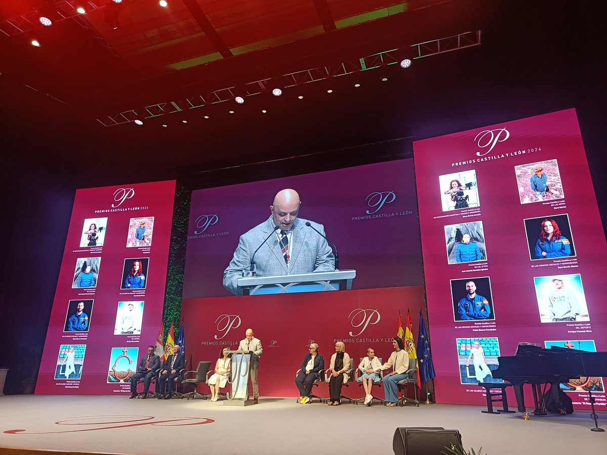 Hoy se ha celebrado la Gala de entrega de los #premioscastillayleon, otorgados por la <a href="/jcyl/">Junta de Castilla y León</a> a 8 personas en reconocimiento a sus valores artísticos, literarios, de humanidades, de ciencia,  del deporte y de valores humanos. 
Emotivo especialmente el premio a María Caamaño.
