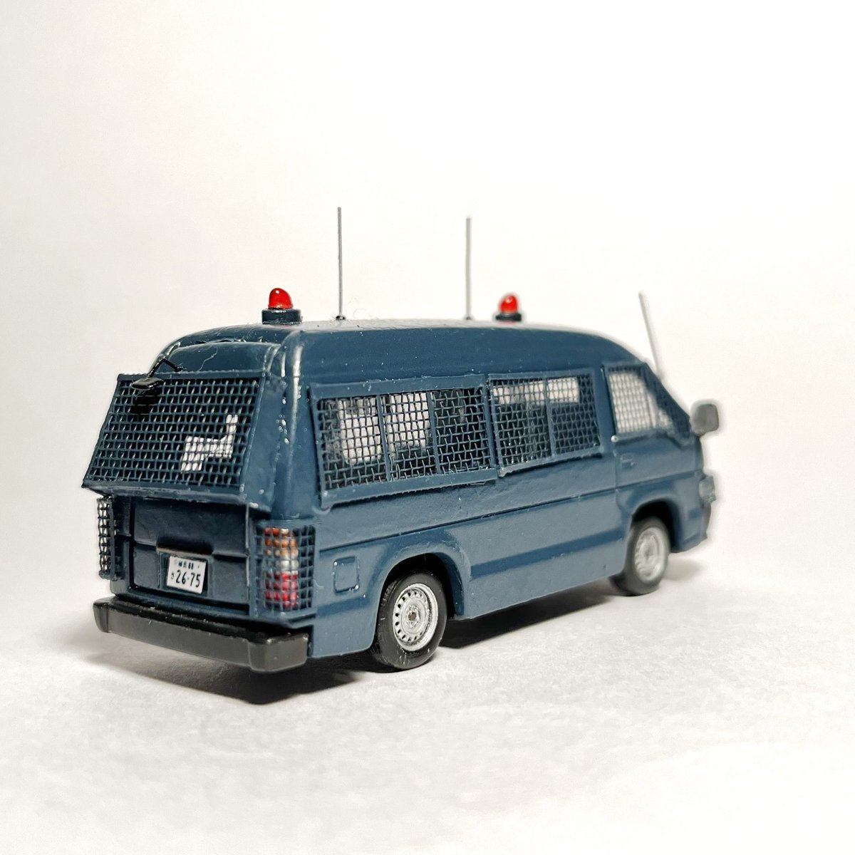 今日は警察車両、遊撃車 E24キャラバンと 100系・200系ハイエース 塗り