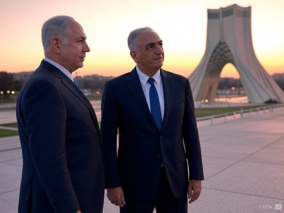 به زودی این تصویر در تهران.
#شاه_می‌آید