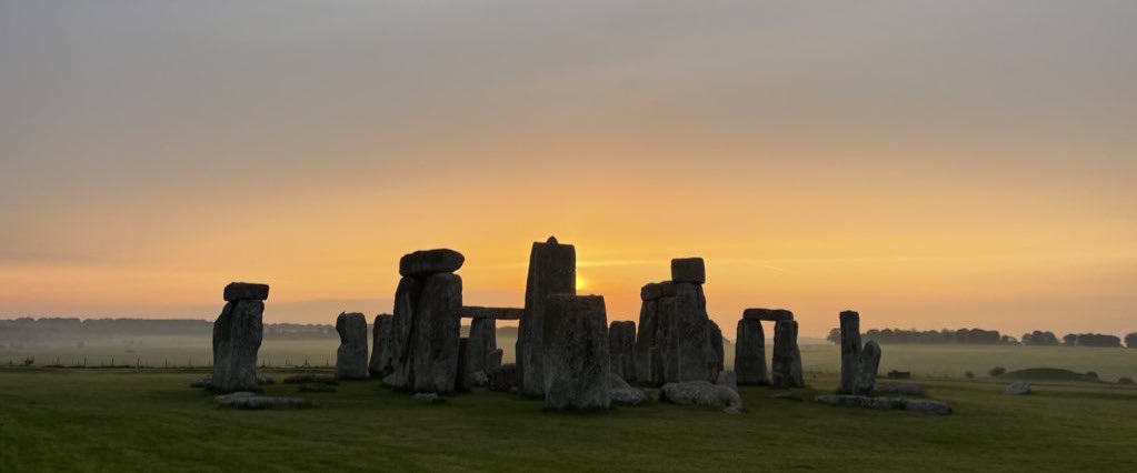 Sunrise at Stonehenge today (18th June) was at 4.50am, sunset is at 9.25pm  ☀️