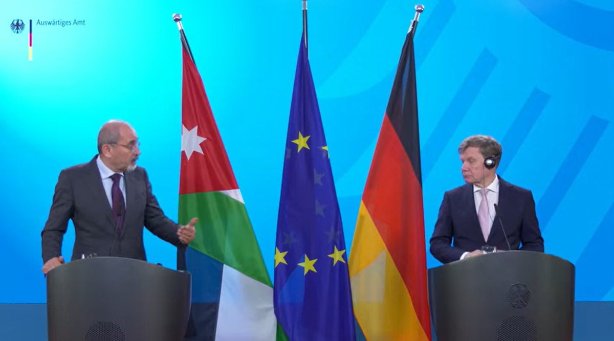وزارة الخارجية وشؤون المغتربين الأردنية (@foreignministry) on Twitter photo نائب رئيس الوزراء ووزير الخارجية وشؤون المغتربين أيمن الصفدي <a href="/AymanHsafadi/">Ayman Safadi</a>، في مؤتمر صحافي مشترك مع وزير الخارجية الألماني الدكتور يوهان دافيد فاديفول:
- أؤكّد متانة العلاقات الأردنية الألمانية، وهي علاقات قديمة مبنية على الاحترام المتبادل. نائب رئيس الوزراء ووزير الخارجية وشؤون المغتربين أيمن الصفدي <a href="/AymanHsafadi/">Ayman Safadi</a>، في مؤتمر صحافي مشترك مع وزير الخارجية الألماني الدكتور يوهان دافيد فاديفول:
- أؤكّد متانة العلاقات الأردنية الألمانية، وهي علاقات قديمة مبنية على الاحترام المتبادل.
