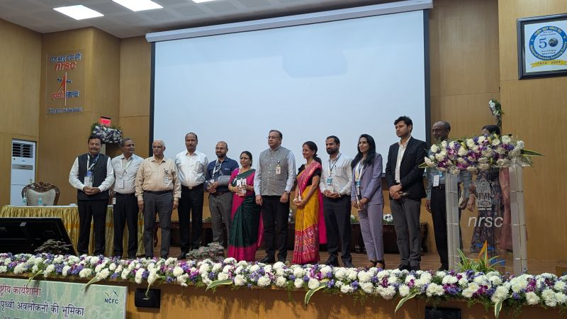 vassar_labs's tweet photo. Recap: At the “Leveraging Earth Observations for Digital Agriculture” event, our CEO Nikhilesh Kumar showcased how Vassar’s #FieldWISE is driving #ClimateSmartAgri & Agri DPI using Remote Sensing, AI & data insights. 🌱📡
Grateful to @NRSC, IN-SPACe & Dr. V.M. Chowdary! https://t.co/NuR8ra0gXj