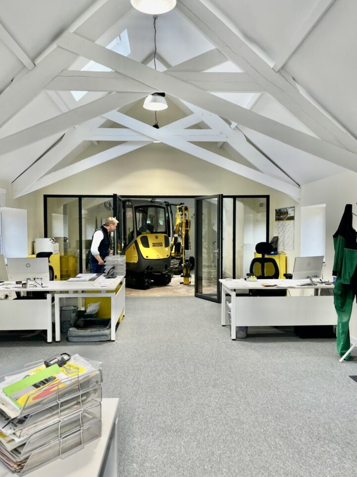 ernestcooktrust's tweet image. We’ve converted a range of dilapidated farm buildings on our Slimbridge Estate in Gloucestershire, into offices & storage space. 🛠️
Historical features – including a cider press – have been retained, & we’ve recently welcomed new tenants! 🍏👋
Read more: ernestcooktrust.org.uk/news/2025/06/c…