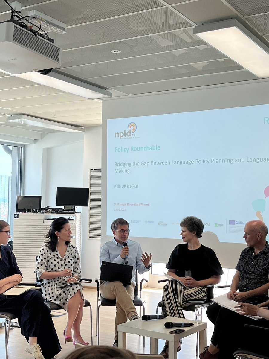 📍 Avui hem assistit a la #PolicyRoundtable del projecte europeu <a href="/RISEUP_HE/">RISE UP</a> &amp; <a href="/npldeu/">NPLD</a> a la @UniWien

🗣️ El Director General de Política Lingüística, <a href="/rogerserra/">Roger Serra</a> (<a href="/llenguacatalana/">Política Lingüística</a>), ha defensat una acció lingüística inclusiva, digital i amb visió de futur.

#Català #Europa