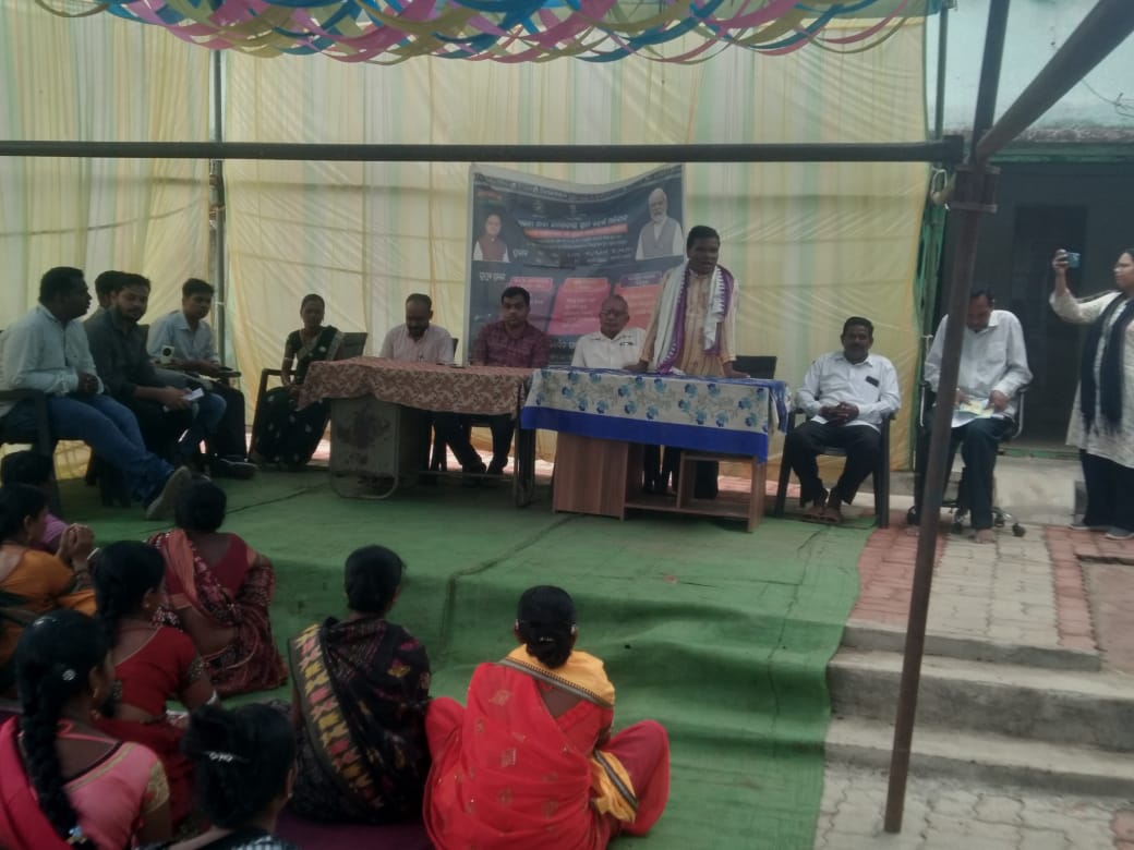 SamitiSinapali's tweet photo. ରାଜ୍ୟ ସରକାର ଙ୍କ ଏକ ବର୍ଷ ପୂର୍ତ୍ତି ଅବସରରେ ଆଜି  ତା ୧୮.୦୬.୨୦୨୫"ବିକାଶ ବାହନ" ଯାତ୍ରା ଘଣ୍ଟିଗୁଡା ବ୍ଲକ ସିନପାଲି ଗ୍ରାମପଞ୍ଚାୟତ ଗସ୍ତ କରିଛି ।
@CMO_Odisha
@DM_Nuapada
@NAdministration
#BikashBahanYatra #OneYearOfMohanMajhi​ #BarshaEkUpalabdhiAnek #OneYearOfSushasan​ #LokankaSarkar #Odisha https://t.co/BYCZOtDbtS