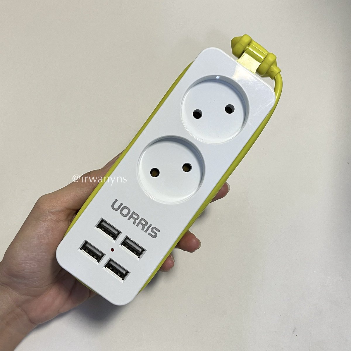 Best buy…..stop kontak portable yg udh ada usb portnyaa 🙂‍↔️👍🏻 Asli ini barang berguna bgtt, udh kupake 4 bulanan amannn👌🏻

Ukurannya super compact bisa dibawa traveling juga, biar ga rebutan colokan wkwk