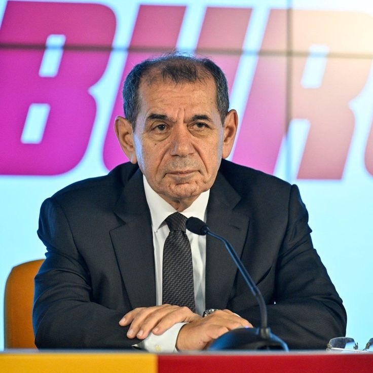 Dursun Özbek: Zorlu bir sezonu geride bıraktık. En büyük zorluk ise sahada yapmak istediğimiz mücadeleyi sürekli saha dışına çekmeye çalışanlarlaydı. Sezon boyunca akıl almaz yalanlarla, sinsi planlarla, tuzaklarla karşı karşıya bırakıldık. Ne yaparlarsa yapsınlar sahada iyi