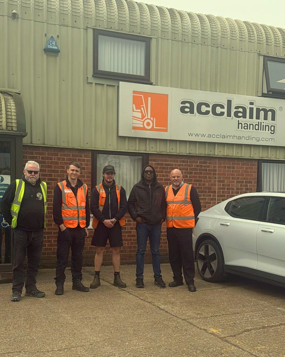 Our latest Instructor training course saw everyone pass with flying colours. Shoutout to John, guiding each candidate with his knowledge and experience. 👏

Do you want to become a certified instructor like these guys? Let’s make it happen. 🚀 

acclaimhandling.co.uk/training_categ…