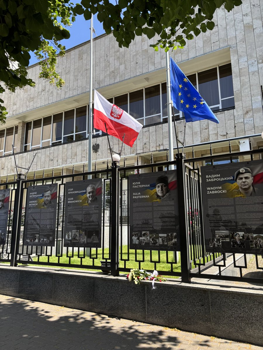 [🇺🇦] 18 червня оголошено Днем жалоби у місті Київ. Посольство Республіки Польща в Києві приєднується до вшанування пам'яті жертв російського нападу, в результаті якого загинуло щонайменше 23 людини та 134 отримали поранення. Наші думки з родинам постраждалих.