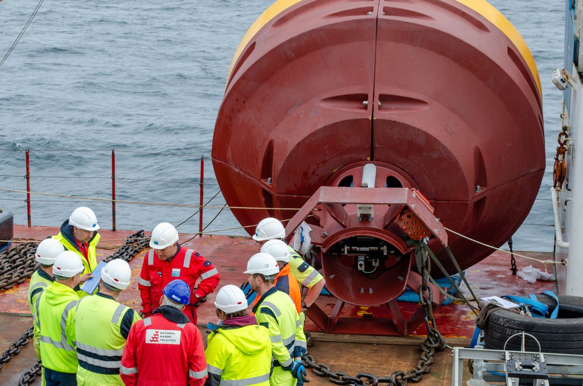 GeorgeEUproject's tweet image. GEORGE has developed a sampler for validating autonomous inorganic carbon measurements over long deployments. Last week at the PAP site, the samplers were installed on a large buoy for their first real-world test. Samples will be preserved for months for later lab analysis 🥇
