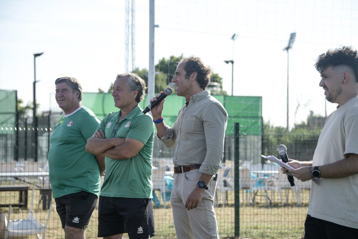 Juan Parejo Fdez🇪🇸 (@juanparejofdez) on Twitter photo Clausura deportiva Escuela Internacional de Fútbol AD Hispanolusa 🇪🇸🇵🇹⚽️ <a href="/adhispanolusa/">AD Hispanolusa Badajoz</a> Enhorabuena a los más de 400 chicos y chicas, 35 entrenadores y directiva del Club! Badajoz es Deporte Clausura deportiva Escuela Internacional de Fútbol AD Hispanolusa 🇪🇸🇵🇹⚽️ <a href="/adhispanolusa/">AD Hispanolusa Badajoz</a> Enhorabuena a los más de 400 chicos y chicas, 35 entrenadores y directiva del Club! Badajoz es Deporte