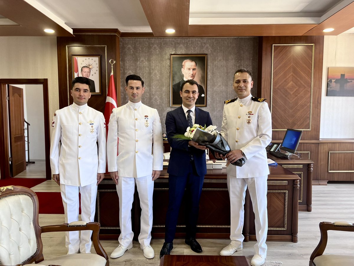 Kaymakamımız Sayın Hamza İnam Sahil Güvenlik Komutanlığı’nın 43. kuruluş yıl dönümü münasebetiyle Rize Sahil Güvenlik Karakol Komutan Vekili Üsteğmen Alican Özbey ve beraberindeki heyeti makamında kabul etti.

#sahilguevenlik43yasında #rizevali