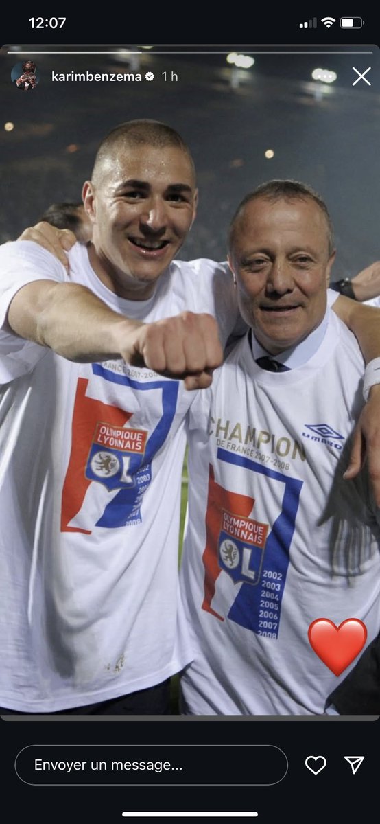 Les hommages pleuvent après la disparition de Bernard Lacombe.

📲 lien de l’article : olympique-et-lyonnais.com/benzema-cherki…

#OL #BernardLacombe #Hommage #TeamOL #LégendeOL #Cherki #OlympiqueLyonnais #Benzema #RIP