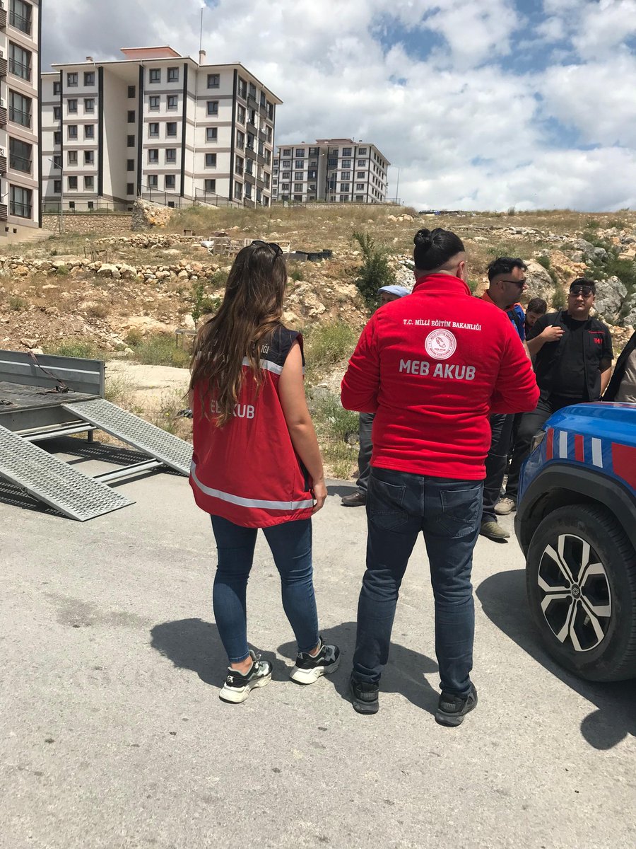 corumisgb's tweet photo. Çorum merkez Kuruçay mevkii Slimkent bölgesinde kayıp olarak aranan şahsın bulunması için arazide AFAD, Çorum MEB AKUB arama tarama çalışmaları yaptı. @tcmeb @Yusuf__Tekin @meb_dhgm @omurfatih @mebisgb @ozkan_meb @Corum19MEM @CemilCaglar60 @MetinTayarer https://t.co/JHcPdDcein