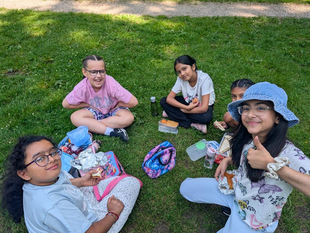 Miss Hart tweet media