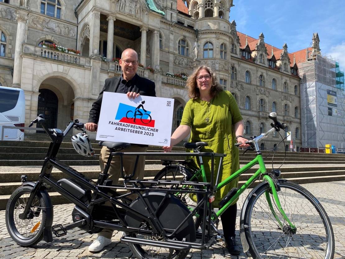 Stadt Hannover (@hannover) on Twitter photo Fahrradfreundliche Unternehmen aufgepasst 🚲 – Stadt und <a href="/RegionHannover/">Region Hannover</a> suchen wieder die „fahrradfreundlichsten Arbeitgeber*innen“ in Hannover und den Umlandkommunen: hannover.de/Service/Presse… Hannover - Lust auf Fahrrad Fahrradfreundliche Unternehmen aufgepasst 🚲 – Stadt und <a href="/RegionHannover/">Region Hannover</a> suchen wieder die „fahrradfreundlichsten Arbeitgeber*innen“ in Hannover und den Umlandkommunen: hannover.de/Service/Presse… Hannover - Lust auf Fahrrad