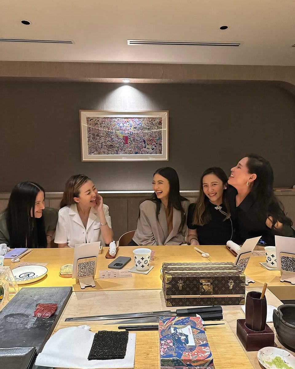 今日はとても良い一日でした。友達と一緒に夕食を食べました。