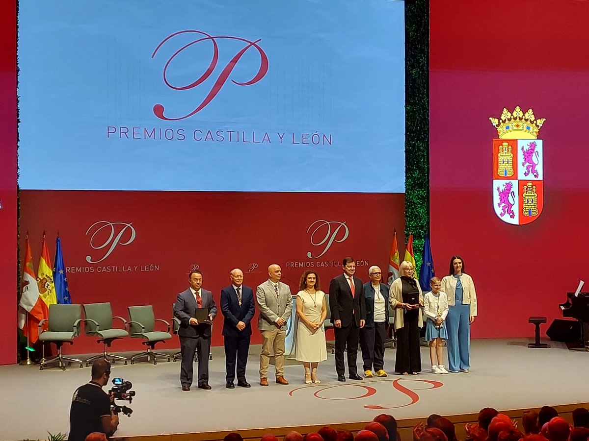 🔴 La directora de #Vitartis, Cristina Ramírez de Lara, ha asistido esta mañana al acto de entrega de los #PremiosCyL 2024 🏅, que reconocen la excelencia en distintos ámbitos de nuestra Comunidad. 

¡Enhorabuena a todos los premiados! 👏👏