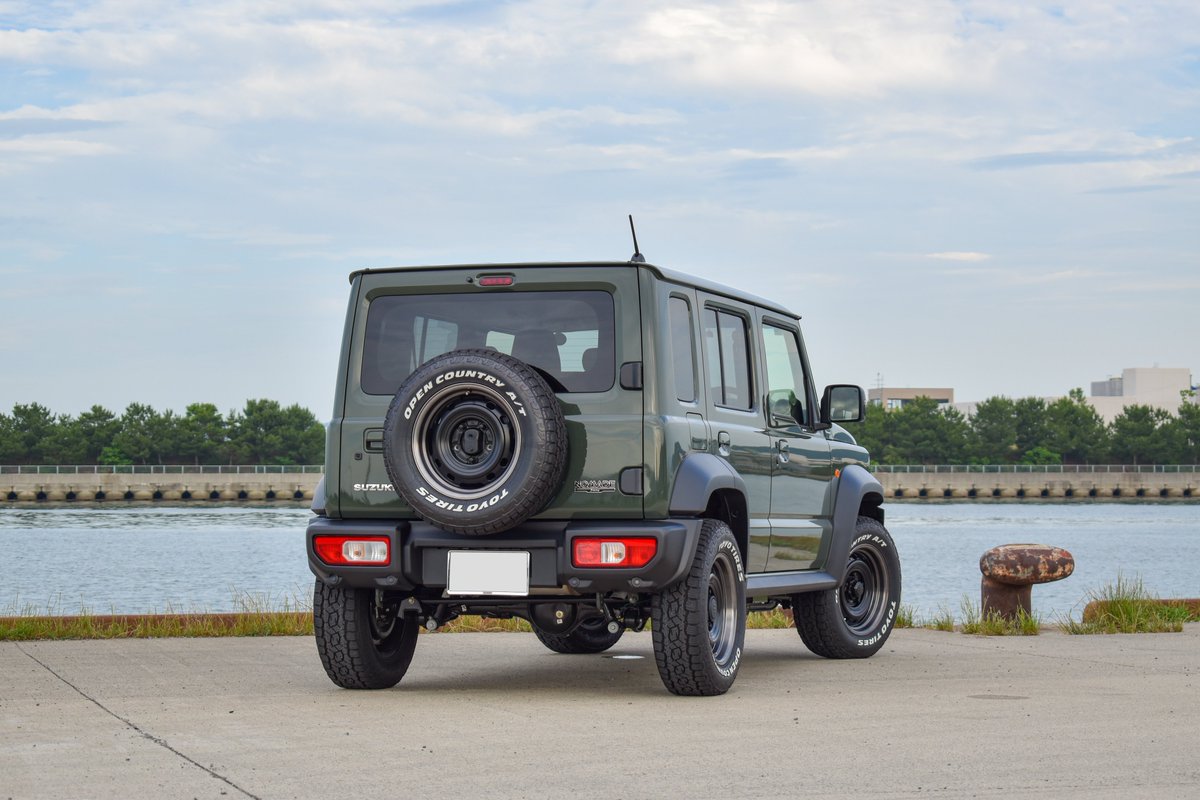 ZC32S_10's tweet photo. ジムニーノマド納車されました👏
妻の車として買いました！
5MTです(このために妻はAT限定解除してくれました)

早速タイヤホイールも替えました

UNIONRIM TX 16×6J ±0
OPEN COUNTRY A/T Ⅲ  215/70R16

アコードと2台体制で遊び尽くします！

#ジムニーノマド
#シーエルリンク https://t.co/bUK5tOWviA