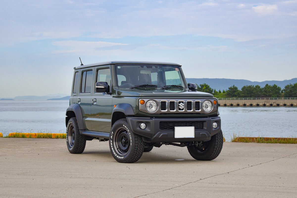 ZC32S_10's tweet photo. ジムニーノマド納車されました👏
妻の車として買いました！
5MTです(このために妻はAT限定解除してくれました)

早速タイヤホイールも替えました

UNIONRIM TX 16×6J ±0
OPEN COUNTRY A/T Ⅲ  215/70R16

アコードと2台体制で遊び尽くします！

#ジムニーノマド
#シーエルリンク https://t.co/bUK5tOWviA