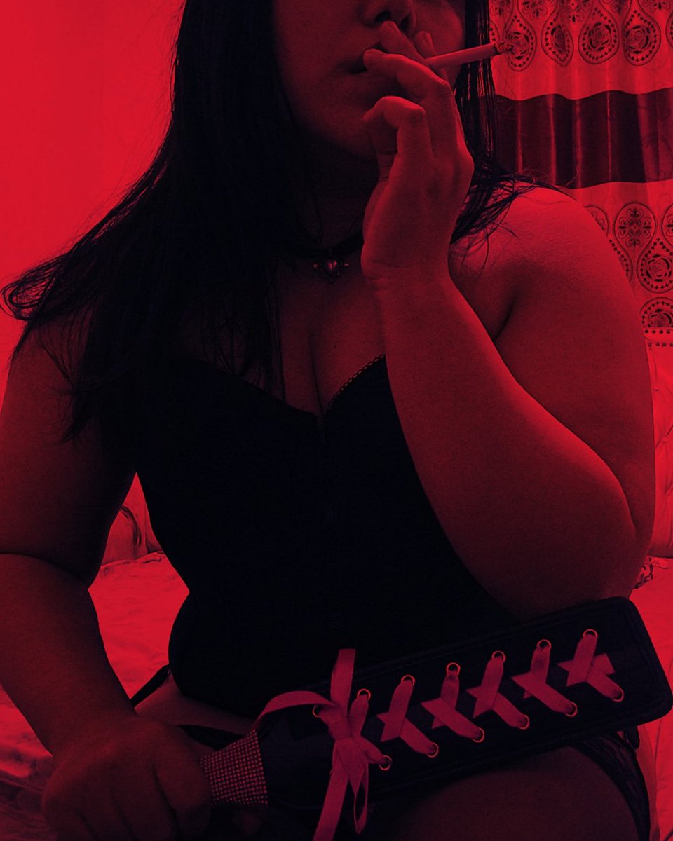 pawmericano's tweet photo. found an old picture that has been buried in my gallery. look how hot i am 🥵 https://t.co/jnsDsN2VzT