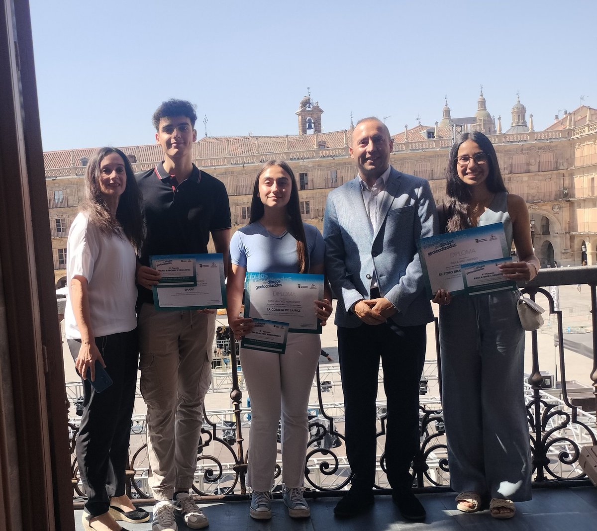 Entrega de premios en el Ayto de Salamanca III Certamen de dibujos geolocalizados. Tres alumnos del Colegio San Juan Bosco son los premiados por un excelente trabajo. Enhorabuena 
<a href="/cfiesalamanca/">CFIE SALAMANCA</a> <a href="/aytoSalamanca/">Ayuntamiento Salamanca</a>