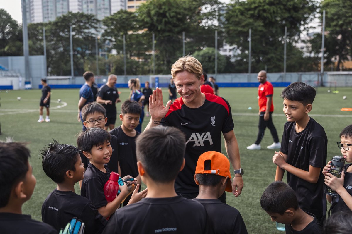 كرة القدم بالقلب 💙

📸 | اليوم الثالث خصص للعطاء والمسؤولية المجتمعية! ورسم الفرحة والابتسامة على وجوه نجوم المستقبل في قارة آسيا 😃